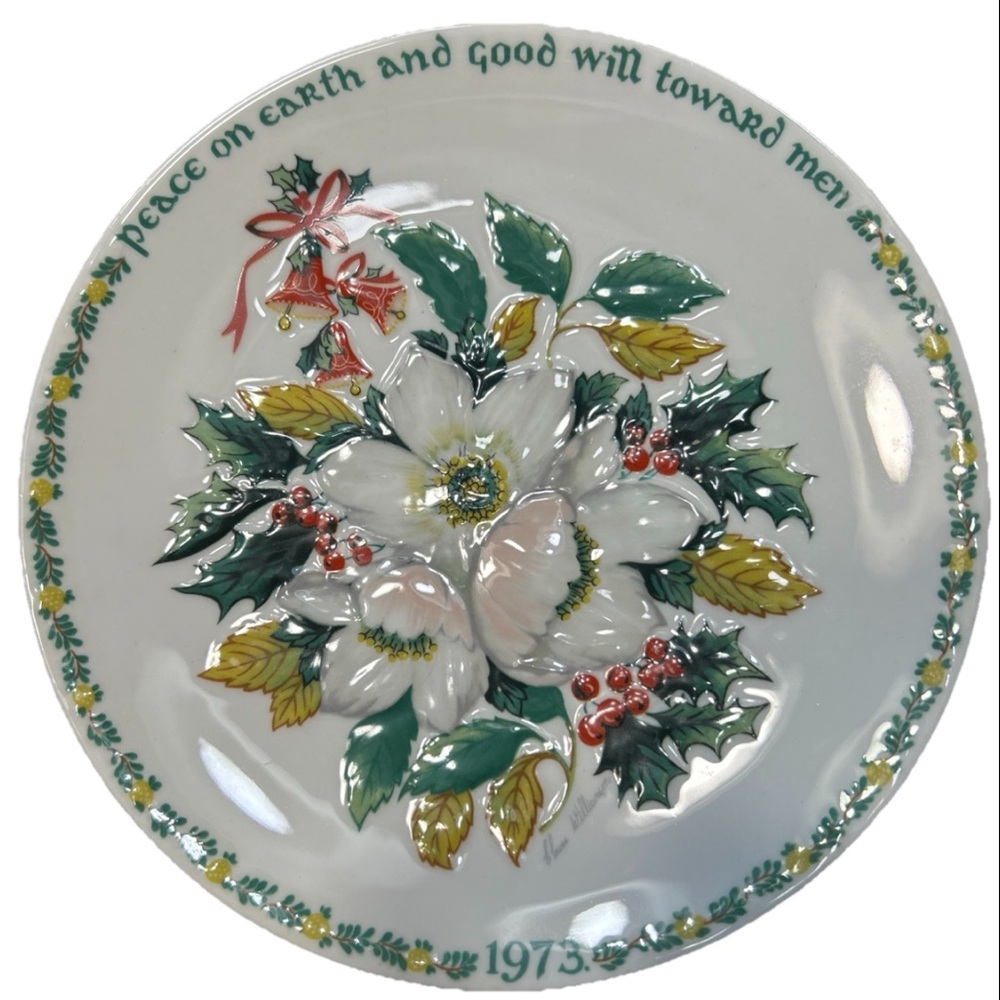 Crown Staffordshire Christmas Rose Limited Edition Bone China 7.5" Plate 1973